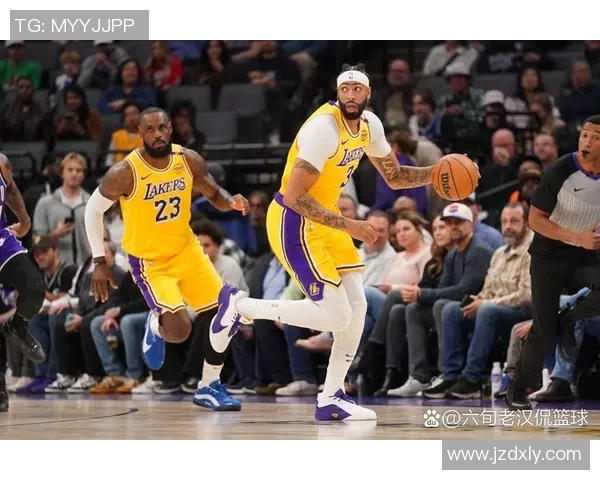 2009年NBA季后赛湖人与火箭第三场激战回顾与精彩瞬间解析